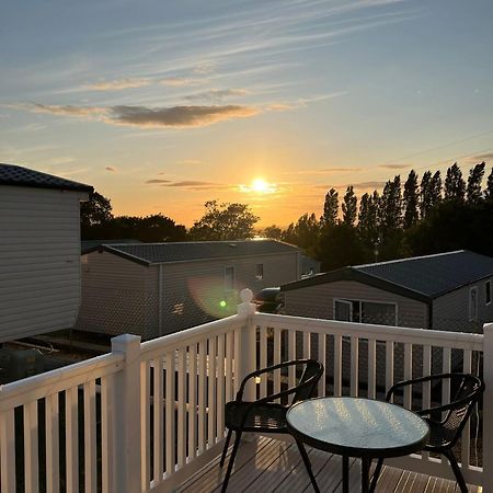 Escape City Caravan Lytchett Minster Esterno foto