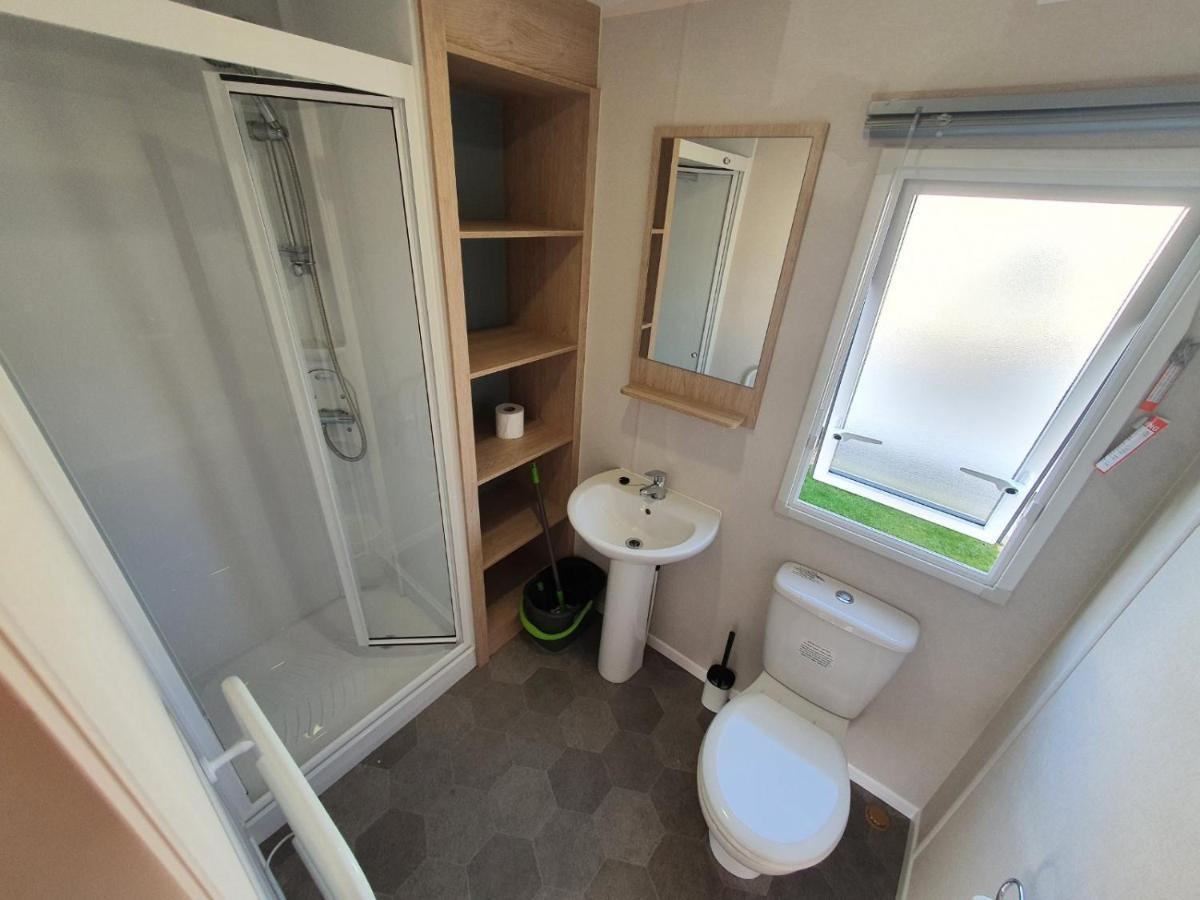 Escape City Caravan Lytchett Minster Esterno foto