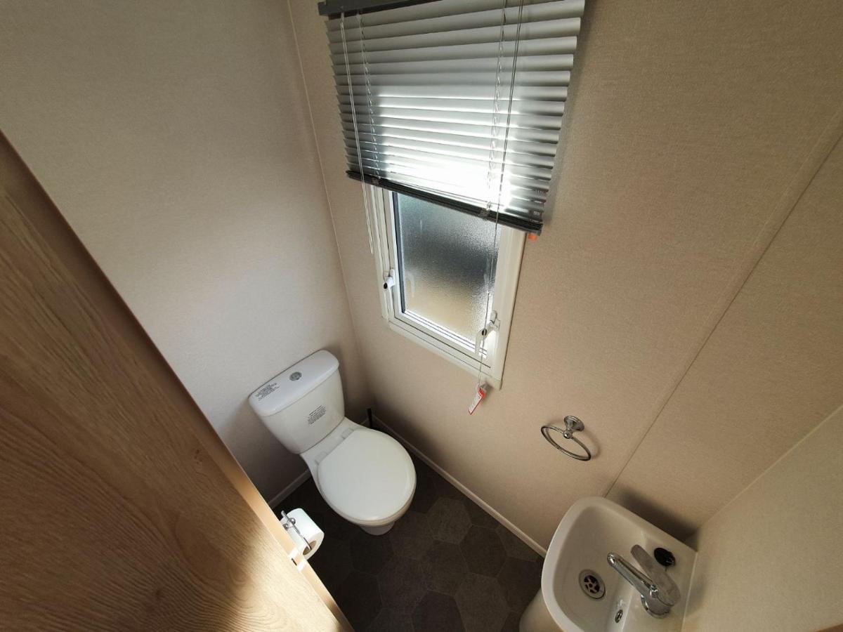 Escape City Caravan Lytchett Minster Esterno foto