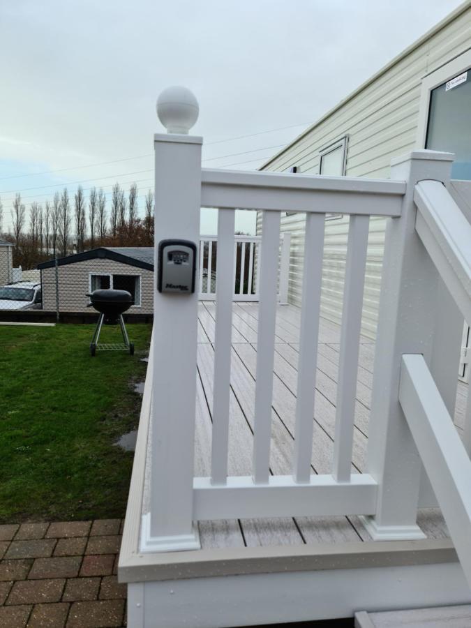 Escape City Caravan Lytchett Minster Esterno foto