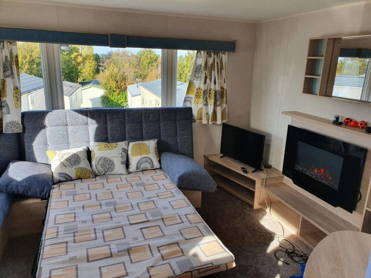 Escape City Caravan Lytchett Minster Esterno foto
