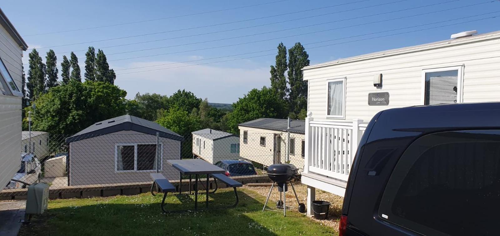 Escape City Caravan Lytchett Minster Esterno foto