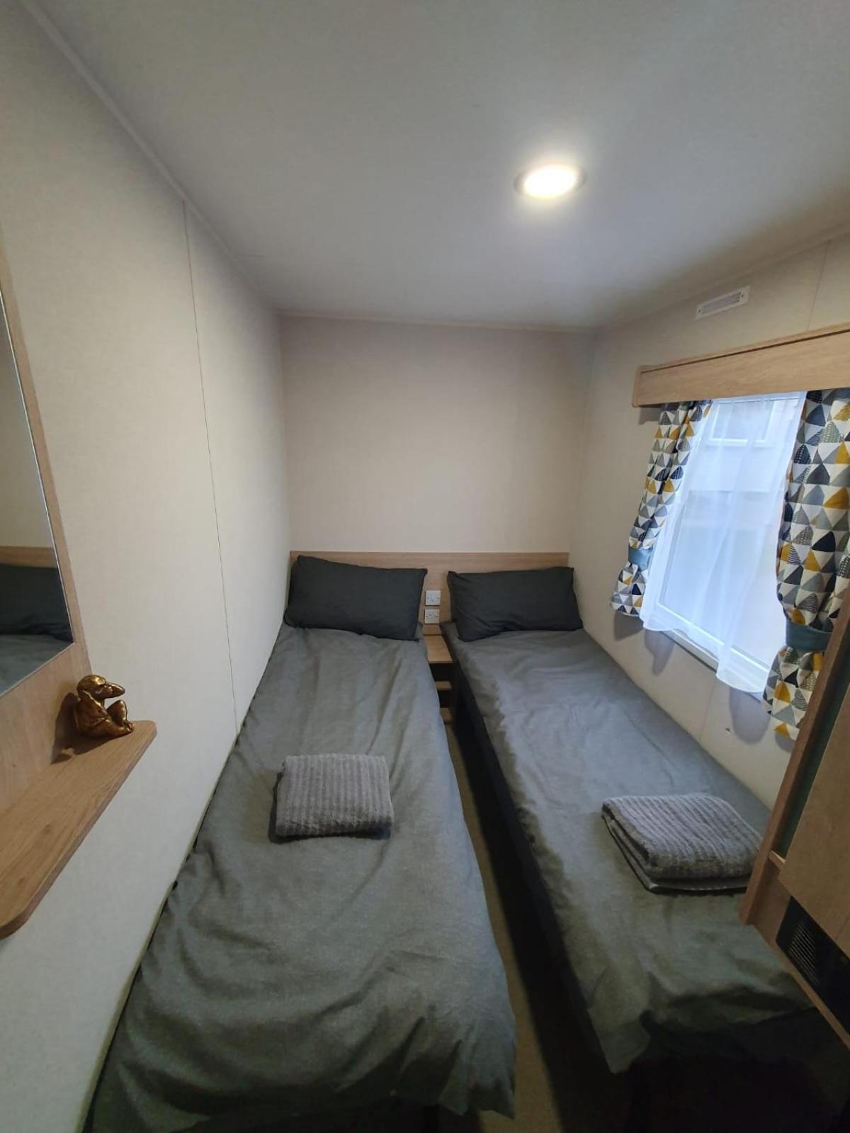 Escape City Caravan Lytchett Minster Esterno foto